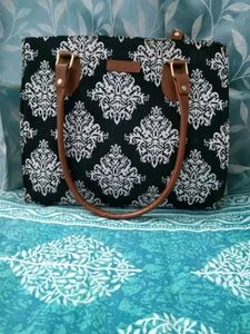 Stylish Black &amp; White Damask Tote Bag