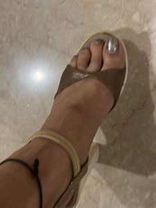 Inc.5 Stylish Bronze Heels (size5)