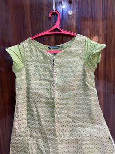 Avasa Brand Green Kurthi