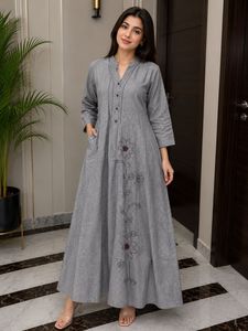 Elegant Grey Kurta with Floral Embroidery