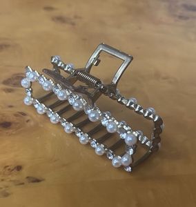 Pearl Hair Claw Clip
