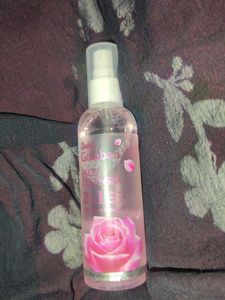Dabur Gulabari Face Cleanser
