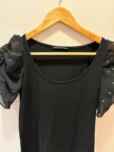 Chic Black Top with Beautiful Sleeves