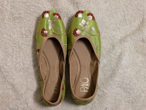 Green Juttis Size 36