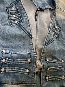 Sleevless Denim Jacket