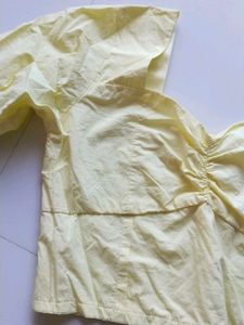 Chic Yellow Ruched Top