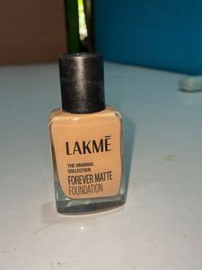 Lightweight Foundation Swatch