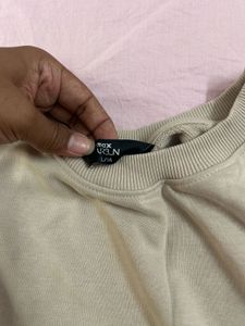 Max Comfortable Beige Sweatshirt