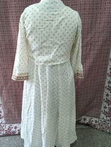 Elegant Floral Embroidered Kurta Set
