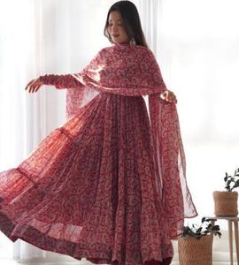 Elegant Pink Floral Kurta Set