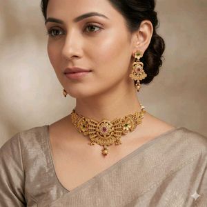 Stunning Gold Necklace &amp; Earring Set