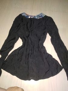 Chic Black Textured V-Neck Top