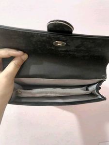 Solid Black Purse👜