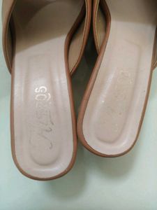 Stylish Brown Block Heel Slides