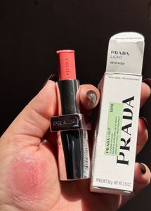 Prada Light Glowing lip color U016 Rose