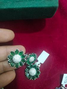 Elegant Emerald & Diamond Flower Jewelry Set