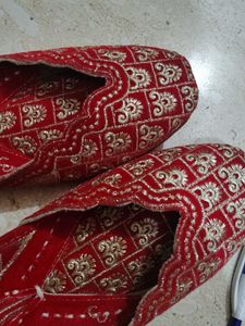 Embroidered Red Juttis/Mojaris