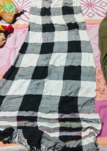 Stylish checkered dupatta stoll
