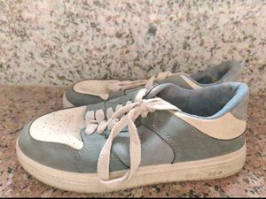 everyday sneakers for women