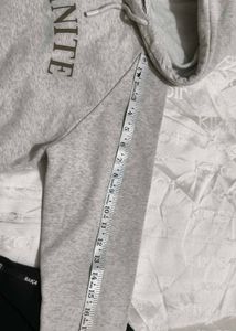 Very Beautiful Woolen Hoddie With Beautful Lower
