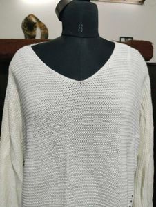 Chic White V-Neck Knit Sweater