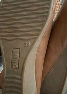 Stylish Brown Jutti heels