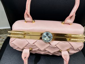 Elegant Pink Woven Clutch Bag with Jewel Clasp