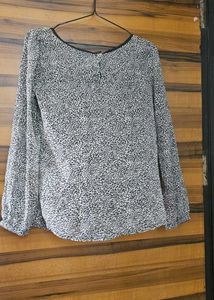 Chic Leopard Print Long Sleeve Top