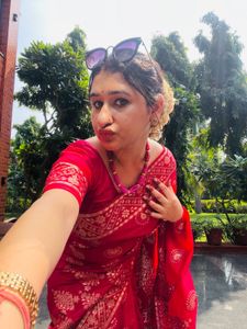 magenta saree with golden border❣️