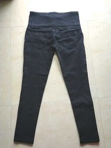 Black 🖤 High-Waisted Button Jeans