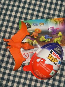 Jurassic World Kinder Joy Toy Set
