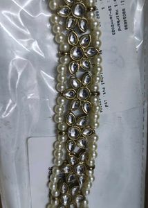Exquisite Bridal Hairband with Floral Design