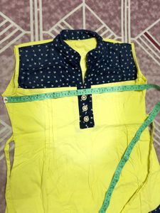 Stylish Yellow &amp; Navy Printed Top