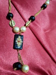 Elegant Black and Pearl Necklace