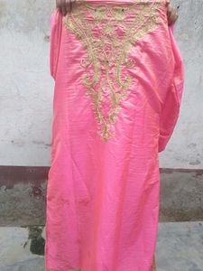 गाउन वेरी गुड कंडीशन