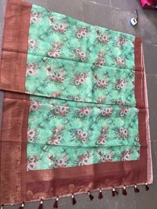 Beautiful Floral Print Saree without blouse