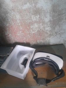 Samsung Gear VR In Mint Condition With It’s Box An