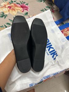 Classic Black Ballerina Flats with Bow Detail