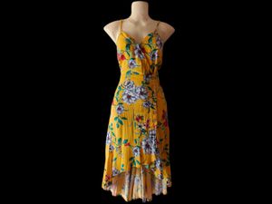 beautiful yellow wrap dress 🫶🏻😍