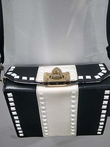 Stylish sling bag