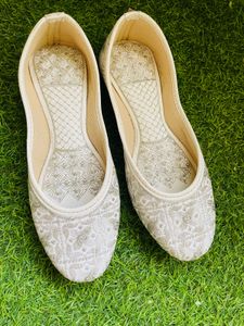 New Embroidered Juttis / Flats