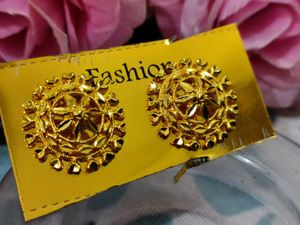 Gold Stud