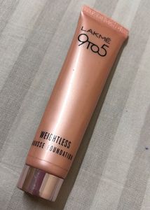 Lakme 9 to 5 Weightless Mousse Foundation