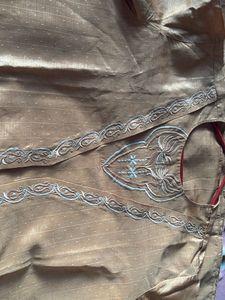 Men's Embroidered Kurta