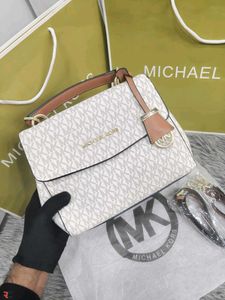 MICHAEL KORS* *AVA MEDIUM CROSSBODY BAG*
