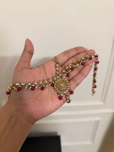 Exquisite Kundan Maang Tikka with Pearls