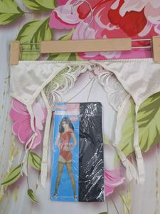 (1300)Lace Suspender Belt