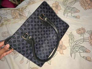 Stylish &amp; Spacious Everyday Handbag