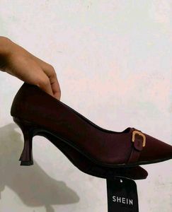 COMBO OF HEELS AND TOP