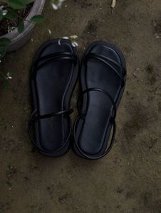 Stylish Black Flat Sandals